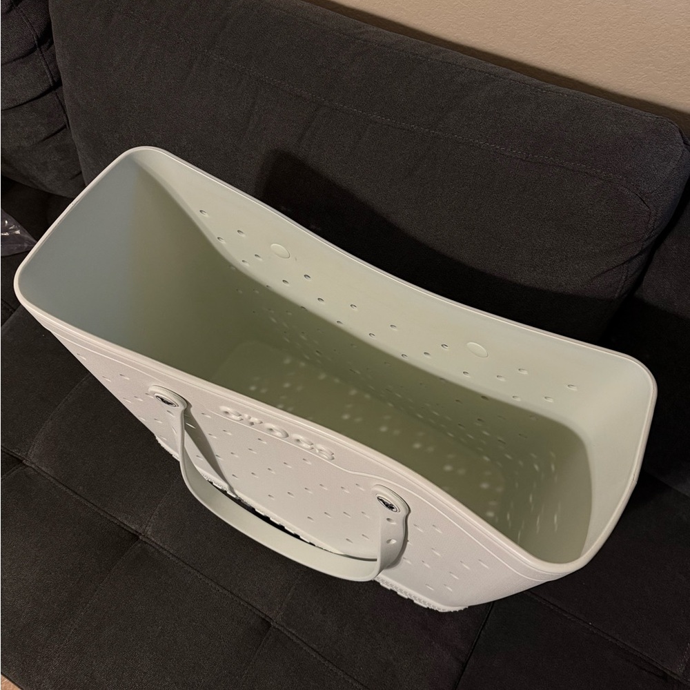 New Crocs Classic Large Tote- Mint Tint Color - Picture 2 of 3